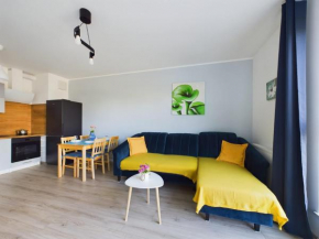 Modern & Bright Apartment Bramińskiego with Parking and Balcony by Noclegi Renters
